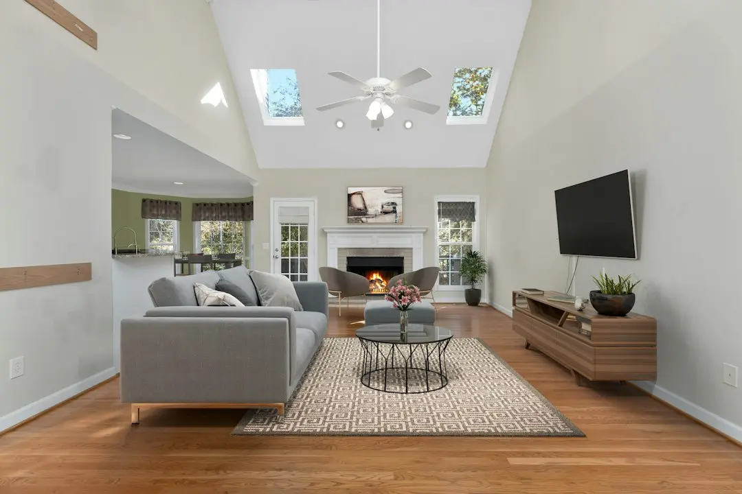 A bright living room with a gray sofa, a fireplace and a wall-mounted TV, the kind of home set up for IPTV in the USA